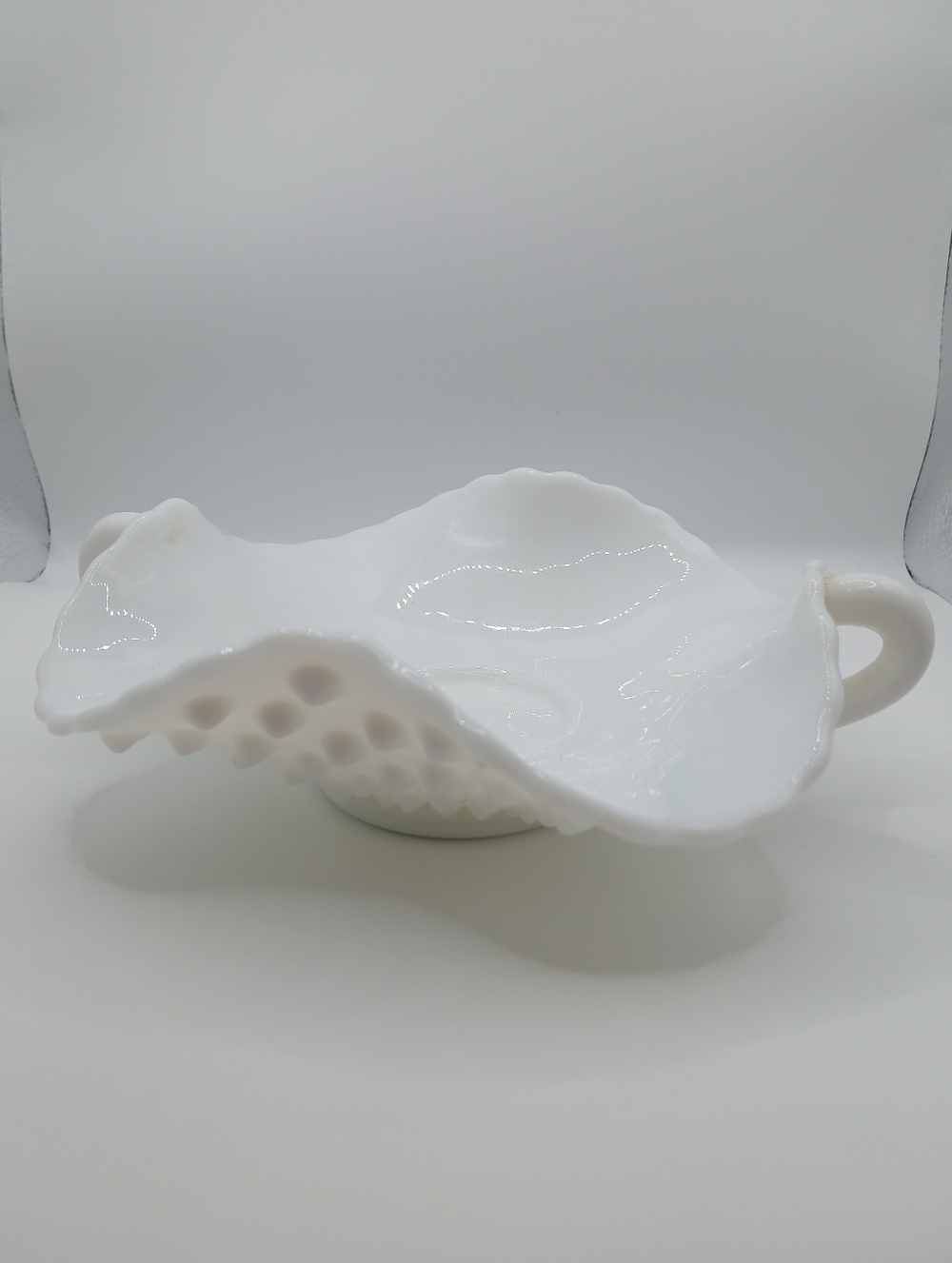 Vintage Fenton White Milk Glass Hobnail Double Handled Ruffled Candy‎ Nut Dish
